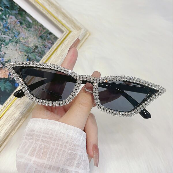 Triangle cat eye handmade diamond studded sunglasses for women's retro chain sunshade sunglasses
