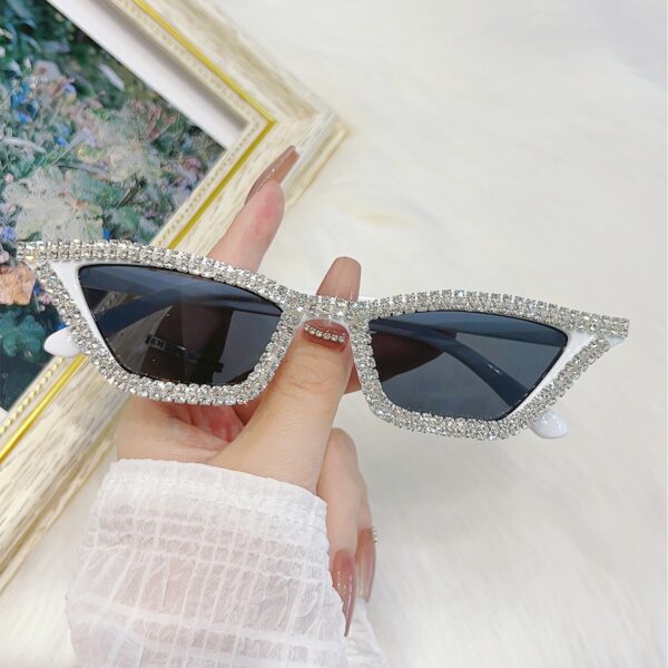 Triangle cat eye handmade diamond studded sunglasses for women's retro chain sunshade sunglasses