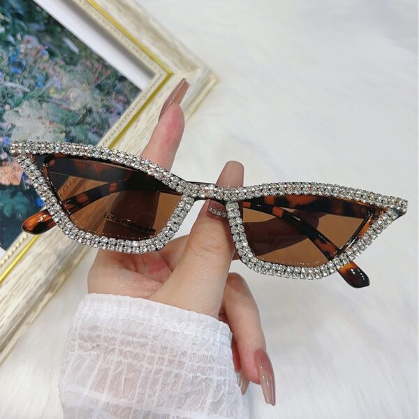 Triangle cat eye handmade diamond studded sunglasses for women's retro chain sunshade sunglasses