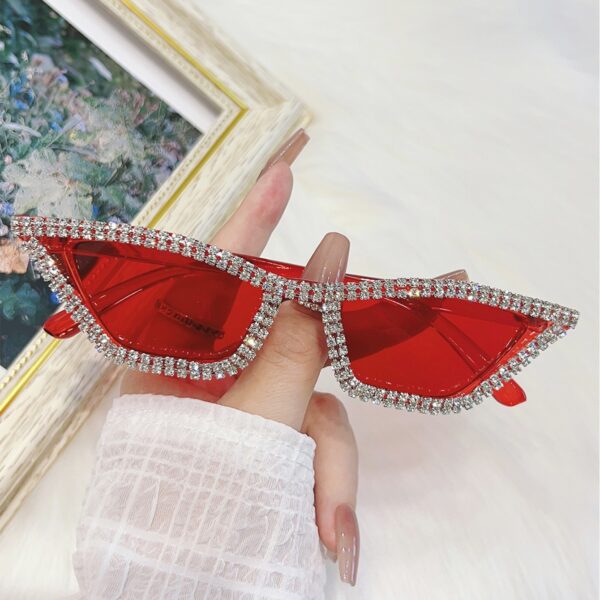 Triangle cat eye handmade diamond studded sunglasses for women's retro chain sunshade sunglasses